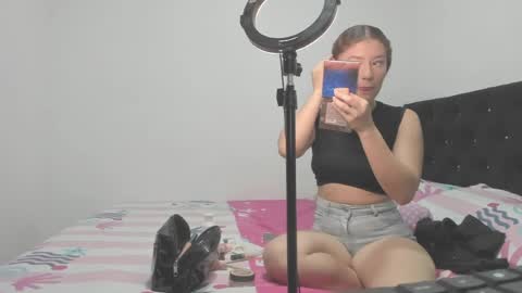Snapshot of cherryblossom_23 chatting on 05/15/26, 09:33 cherryblossom_23 online show from 05/15/26, 09:33