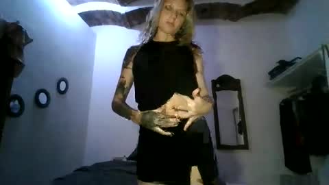 Snapshot of cherryblushxo chatting on 04/24/26, 01:30 cherryblushxo online show from 04/24/26, 01:30