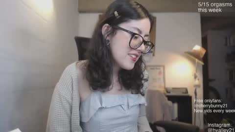 Snapshot of cherrybunny21 chatting on 04/21/26, 02:37 Sarah Prez online show from 04/21/26, 02:37