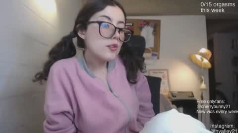 Snapshot of cherrybunny21 chatting on 04/25/26, 05:32 Sarah Prez online show from 04/25/26, 05:32