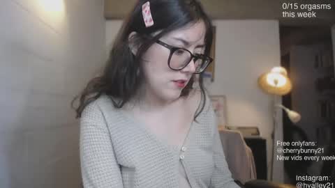 Snapshot of cherrybunny21 chatting on 05/04/26, 05:14 Sarah Prez online show from 05/04/26, 05:14