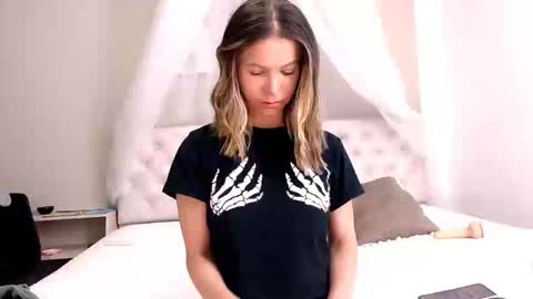 Snapshot of cherrycoloured chatting on 12/04/24, 09:57 Anna online show from 12/04/24, 09:57