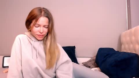 Snapshot of cherrycoloured chatting on 10/20/25, 04:51 Anna online show from 10/20/25, 04:51