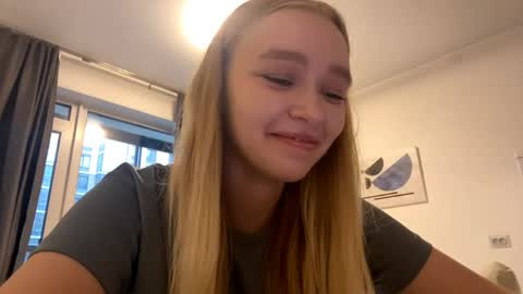 Snapshot of cherryleija chatting on 04/25/26, 03:42 Lei online show from 04/25/26, 03:42