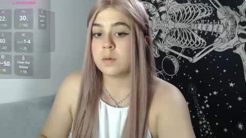 cherrypeach_ online show from 10/02/25, 06:48