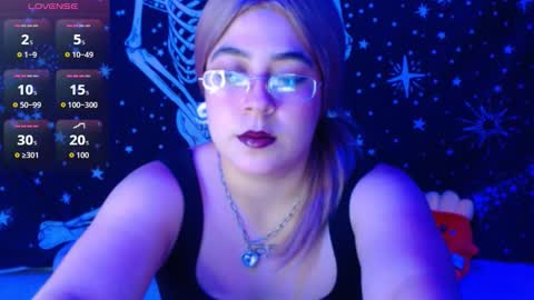 cherrypeach_ online show from 11/04/25, 07:02