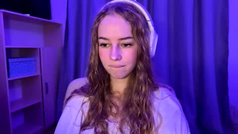 Evie online show from 10/31/25, 06:25