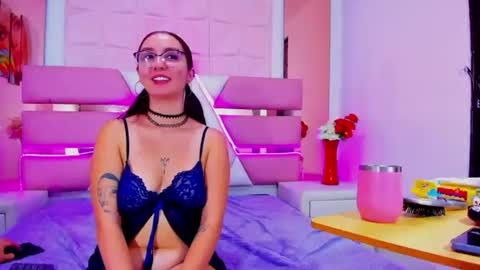 Snapshot of cherryrusson chatting on 06/19/26, 01:37 cherryrusson online show from 06/19/26, 01:37