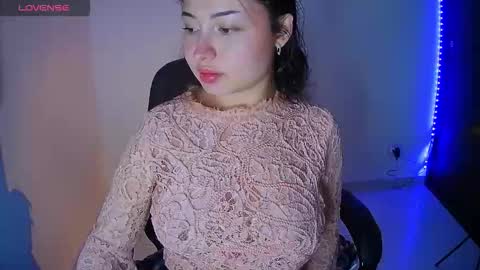 Snapshot of cherryy_blossoomm chatting on 10/21/25, 04:57 SARITA 3 online show from 10/21/25, 04:57