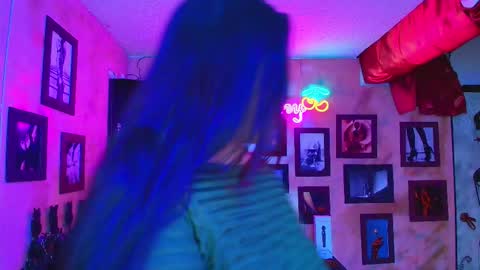 Snapshot of cherryy_bombshelll chatting on 01/06/26, 04:54 cherry online show from 01/06/26, 04:54