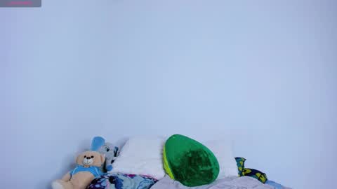 Snapshot of cheryl_blossom69 chatting on 11/21/25, 02:43 Mafe 3 online show from 11/21/25, 02:43