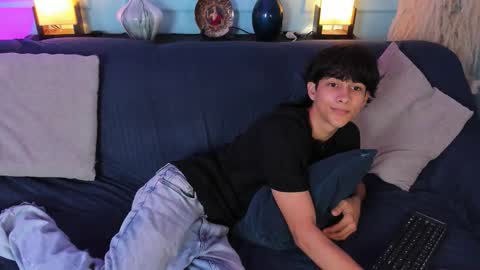 Snapshot of cheys_mast chatting on 03/17/26, 06:44 Cheys online show from 03/17/26, 06:44