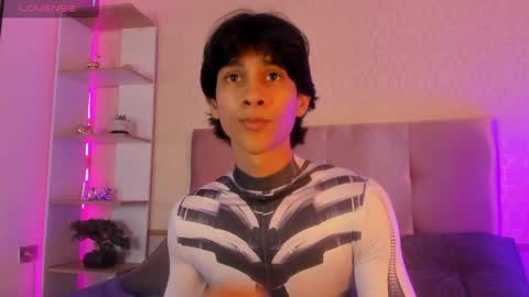 Snapshot of cheys_mast chatting on 04/12/26, 06:02 Cheys online show from 04/12/26, 06:02
