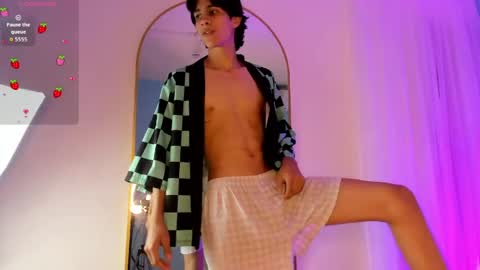 Snapshot of cheys_mast chatting on 04/20/26, 07:04 Cheys online show from 04/20/26, 07:04