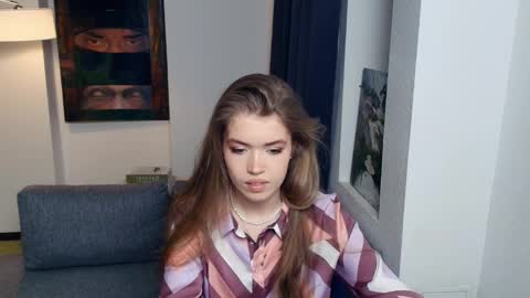 Mia  online show from 04/01/26, 07:20