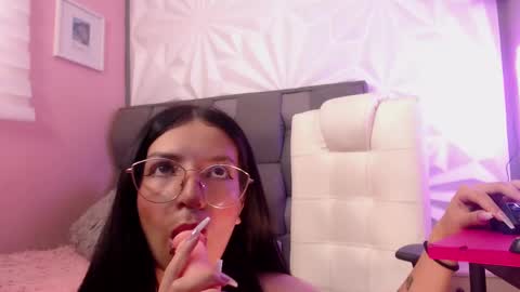 Snapshot of chiaraa_fiore chatting on 02/15/25, 08:01 Chiara online show from 02/15/25, 08:01