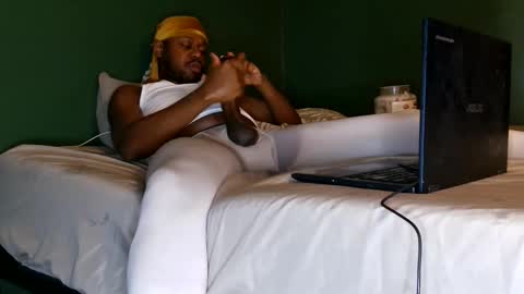 Snapshot of chicagothirdleg chatting on 03/06/26, 06:32 Que online show from 03/06/26, 06:32