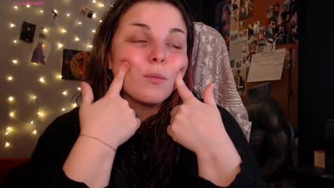 Snapshot of chill_saya chatting on 10/07/25, 05:26 Saya online show from 10/07/25, 05:26