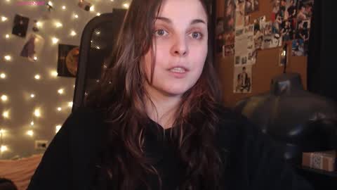 Snapshot of chill_saya chatting on 10/23/25, 10:08 Saya online show from 10/23/25, 10:08