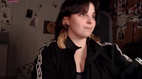 Snapshot of chill_saya chatting on 11/30/25, 09:08 Saya online show from 11/30/25, 09:08