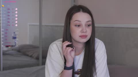 Snapshot of chillgirlll chatting on 05/02/26, 04:39 Nicole online show from 05/02/26, 04:39