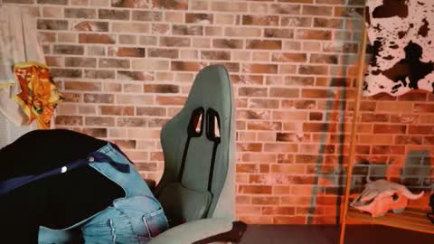 Bella online show from 11/19/25, 09:09