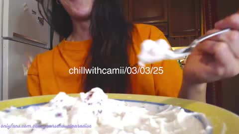 Snapshot of chillwithcamii chatting on 03/03/25, 06:22 yoursensualparadise online show from 03/03/25, 06:22