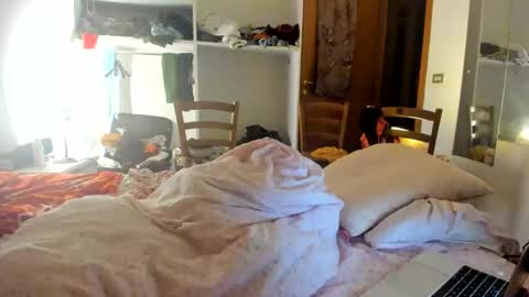 Snapshot of chillwithcamii chatting on 09/17/25, 04:14 yoursensualparadise online show from 09/17/25, 04:14