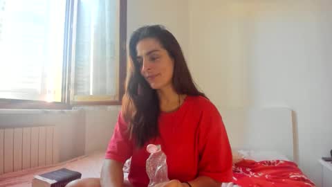 Snapshot of chillwithcamii chatting on 09/19/25, 06:04 yoursensualparadise online show from 09/19/25, 06:04