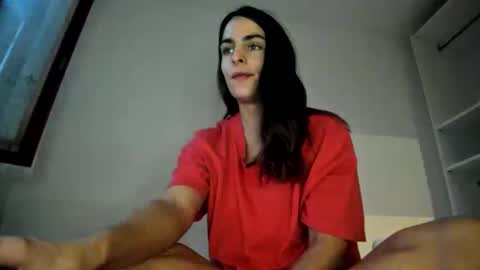 Snapshot of chillwithcamii chatting on 09/29/25, 04:50 yoursensualparadise online show from 09/29/25, 04:50