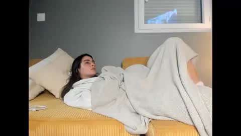 Snapshot of chillwithcamii chatting on 10/20/25, 03:51 yoursensualparadise online show from 10/20/25, 03:51