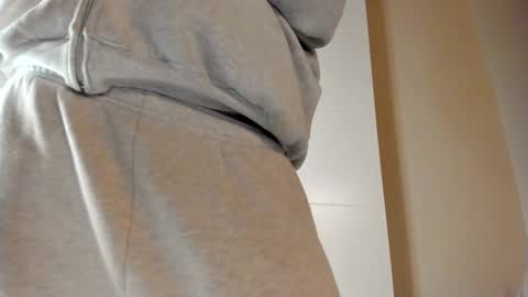 Snapshot of chillwithcamii chatting on 11/17/25, 01:17 yoursensualparadise online show from 11/17/25, 01:17