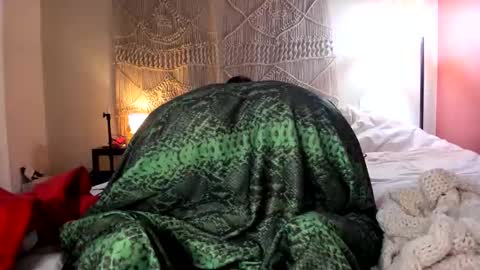 Snapshot of chillwithcamii chatting on 03/14/26, 09:53 yoursensualparadise online show from 03/14/26, 09:53