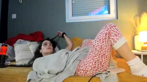 Snapshot of chillwithcamii chatting on 03/17/26, 08:01 yoursensualparadise online show from 03/17/26, 08:01