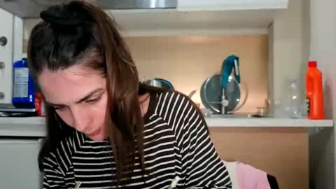 Snapshot of chillwithcamii chatting on 04/30/26, 01:50 yoursensualparadise online show from 04/30/26, 01:50