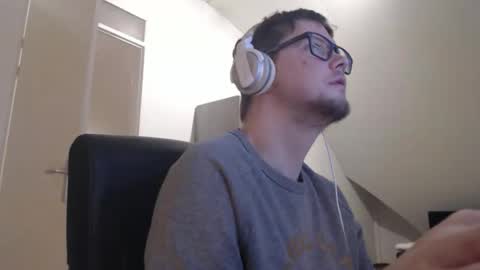 chillzonecam online show from 11/29/25, 07:39