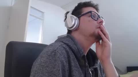 Snapshot of chillzonecam chatting on 04/24/26, 05:04 chillzonecam online show from 04/24/26, 05:04