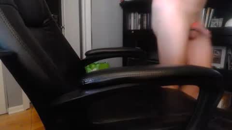 Snapshot of chiphoneman chatting on 09/09/25, 05:40 chiphoneman online show from 09/09/25, 05:40