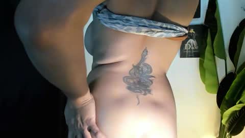Snapshot of chixies_ladies chatting on 04/28/26, 01:26 chixies_ladies online show from 04/28/26, 01:26