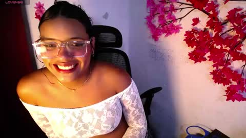 Snapshot of chleo_rosse chatting on 04/21/26, 04:08 chleo_rosse online show from 04/21/26, 04:08