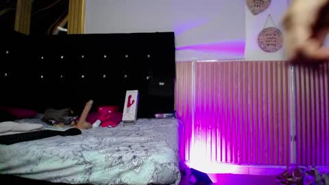 Snapshot of chloe__jones_ chatting on 05/21/26, 01:18 Chloe online show from 05/21/26, 01:18
