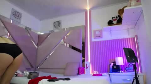 Snapshot of chloe__jones_ chatting on 05/29/26, 01:20 Chloe online show from 05/29/26, 01:20