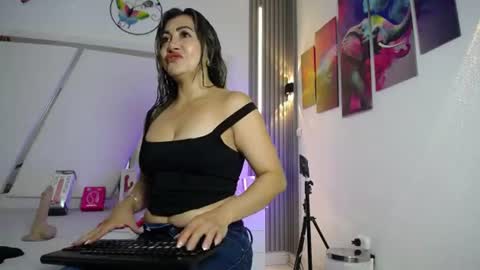 Snapshot of chloe__jones_ chatting on 06/09/26, 01:23 Chloe online show from 06/09/26, 01:23