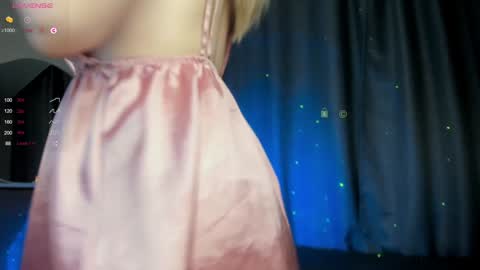 Snapshot of chloe__kiss chatting on 12/13/24, 03:38 Chloe online show from 12/13/24, 03:38