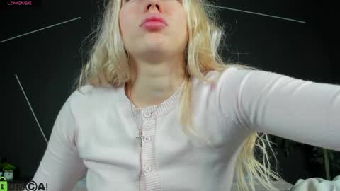 Snapshot of chloe_alba chatting on 05/02/26, 03:00 Chloe online show from 05/02/26, 03:00