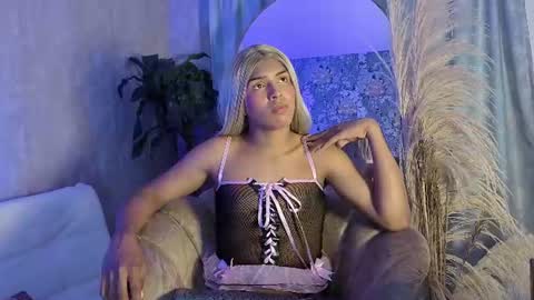 Snapshot of chloe_bronze chatting on 06/19/26, 08:12 Chloe online show from 06/19/26, 08:12
