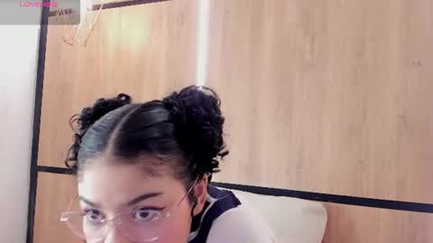 Snapshot of chloe_cortez chatting on 07/17/26, 12:12 chloe online show from 07/17/26, 12:12