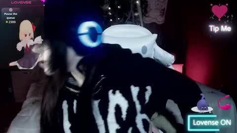 Snapshot of chloe_crystall_killer chatting on 10/27/25, 12:26 chloe_crystall_killer online show from 10/27/25, 12:26