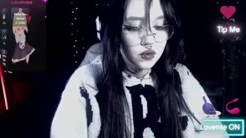 Snapshot of chloe_crystall_killer chatting on 11/16/25, 02:06 chloe_crystall_killer online show from 11/16/25, 02:06