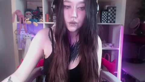 Snapshot of chloe_crystall_killer chatting on 06/30/26, 10:49 chloe_crystall_killer online show from 06/30/26, 10:49